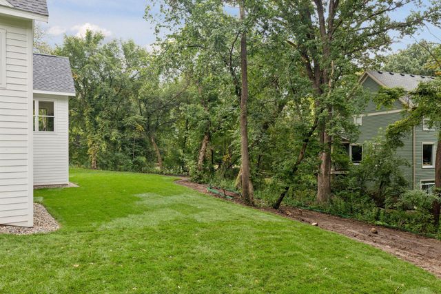 804 Great Oaks Trail, Eagan, MN 55123