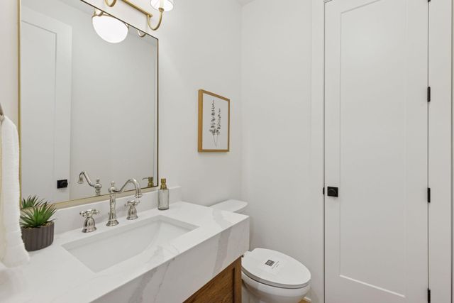 804 Great Oaks Trail, Eagan, MN 55123