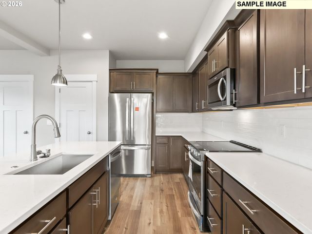 504 Ne TRILLIUM Dr, Estacada, OR 97023