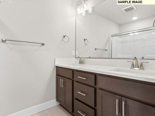 504 Ne TRILLIUM Dr, Estacada, OR 97023