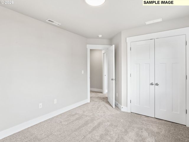 504 Ne TRILLIUM Dr, Estacada, OR 97023