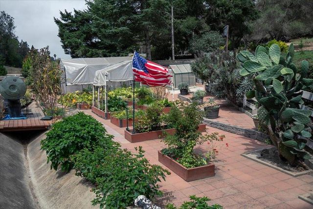 800 Lewis Road, Royal Oaks, CA 95076