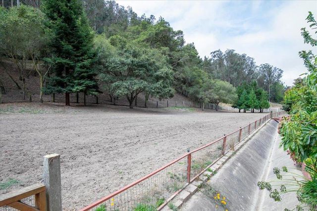 800 Lewis Road, Royal Oaks, CA 95076