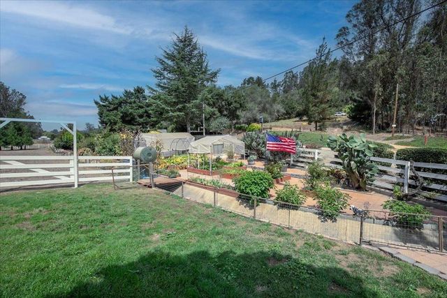 800 Lewis Road, Royal Oaks, CA 95076