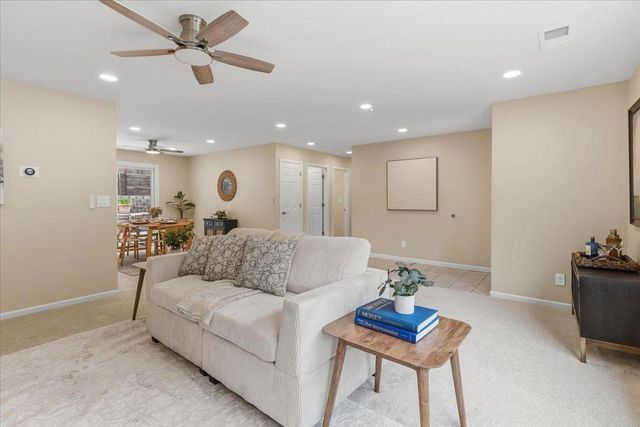 800 Lewis Road, Royal Oaks, CA 95076