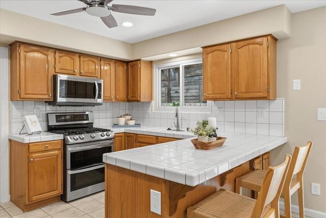 800 Lewis Road, Royal Oaks, CA 95076