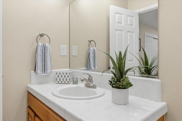 800 Lewis Road, Royal Oaks, CA 95076
