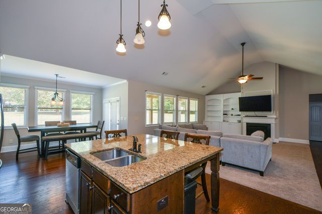 125 Haddonstone Drive, Fayetteville, GA 30215