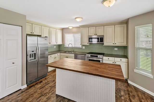 3 RIDGE Court, South Elgin, IL 60177