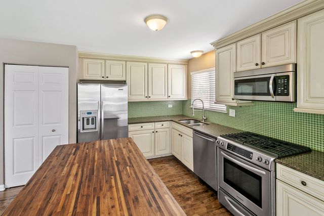3 RIDGE Court, South Elgin, IL 60177