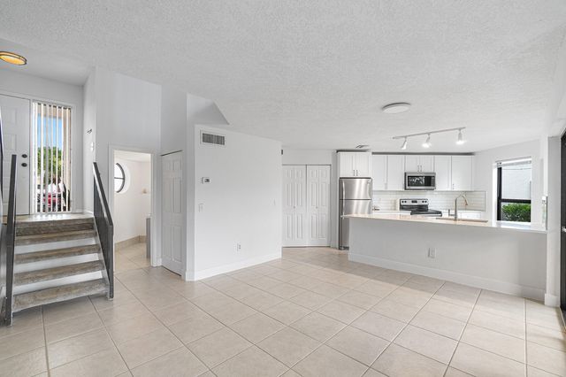 439 NW 36TH Avenue, Deerfield Beach, FL 33442