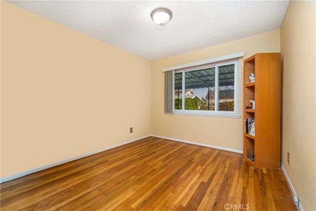 6922 Woodlake Avenue, West Hills, CA 91307