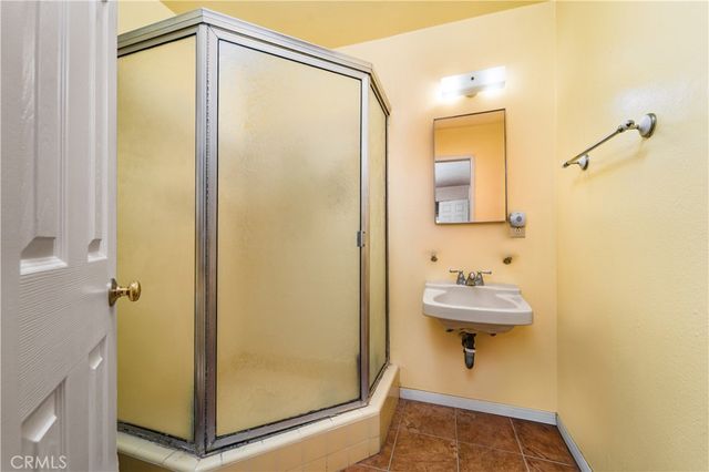 6922 Woodlake Avenue, West Hills, CA 91307