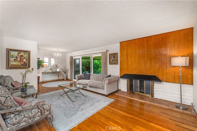 6922 Woodlake Avenue, West Hills, CA 91307
