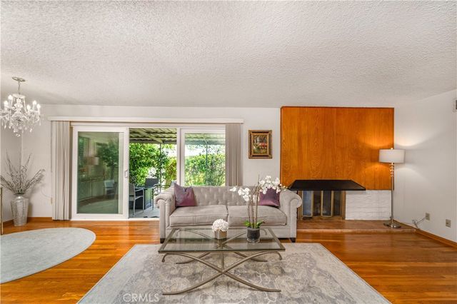 6922 Woodlake Avenue, West Hills, CA 91307