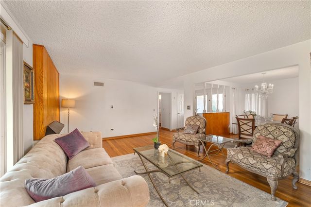 6922 Woodlake Avenue, West Hills, CA 91307