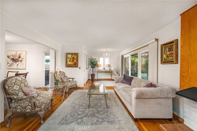 6922 Woodlake Avenue, West Hills, CA 91307