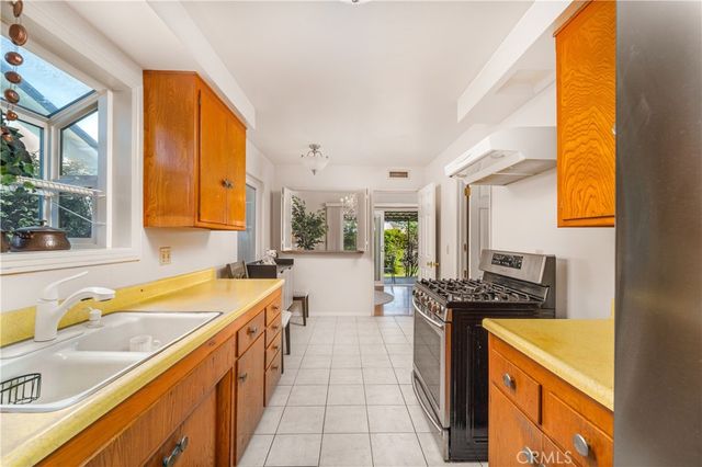 6922 Woodlake Avenue, West Hills, CA 91307