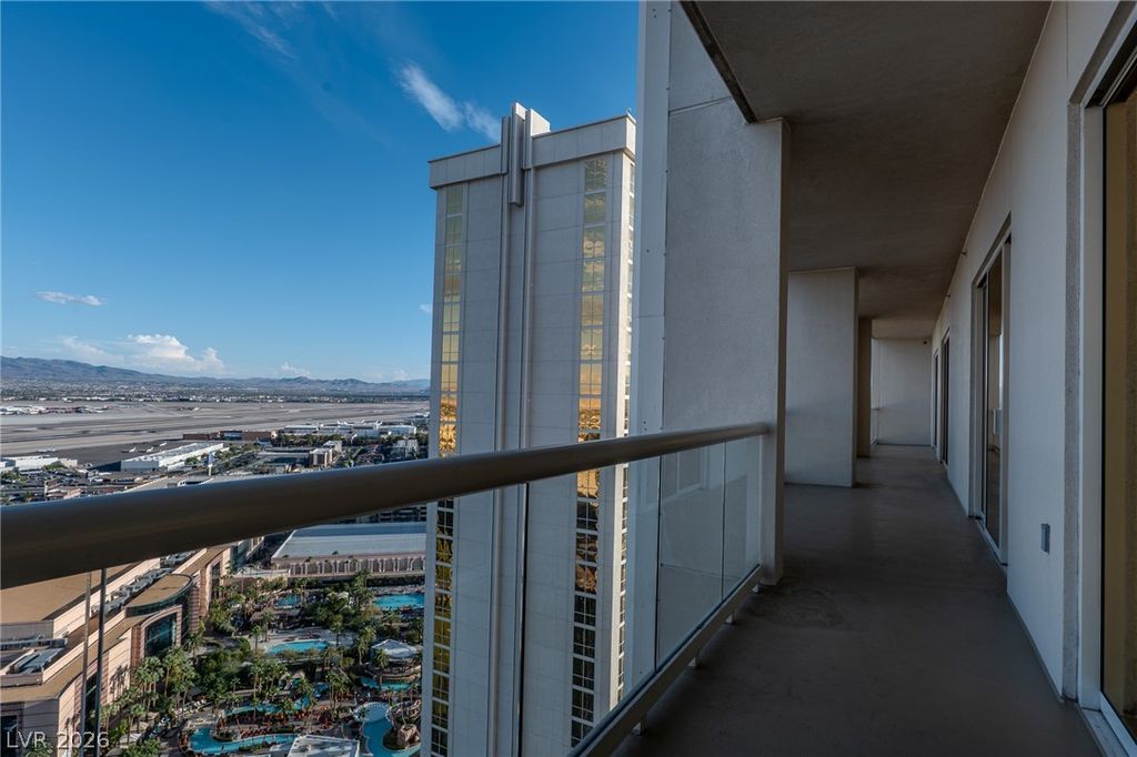 135 East Harmon Avenue 3214, Las Vegas, NV 89109 — photo 2