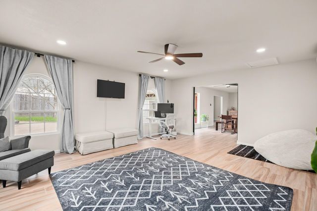 8720 Tallwood DR, Austin, TX 78759