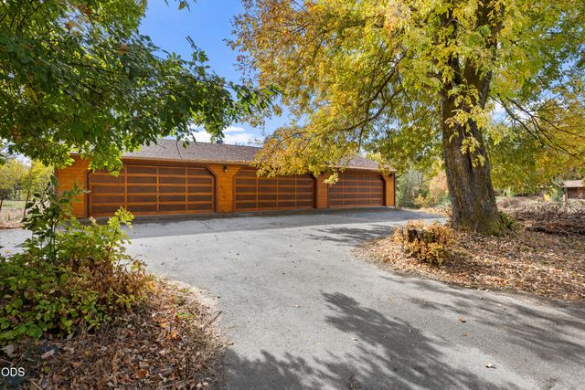 4161 Riverbanks Road, Grants Pass, OR 97527