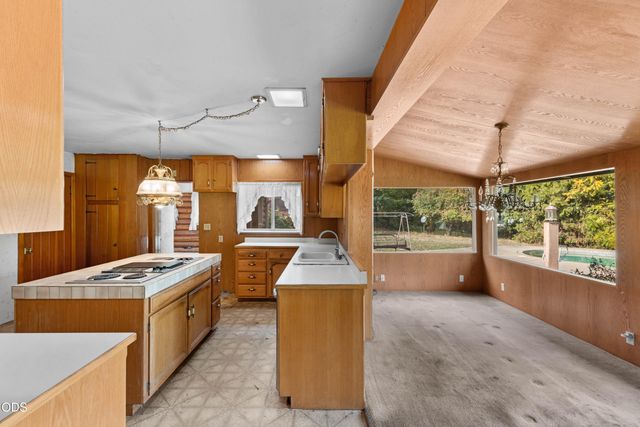 4161 Riverbanks Road, Grants Pass, OR 97527