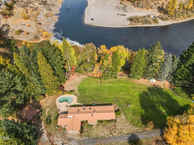 4161 Riverbanks Road, Grants Pass, OR 97527