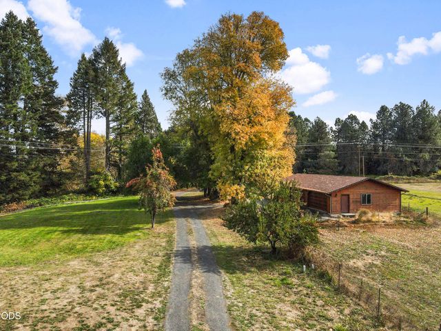 4161 Riverbanks Road, Grants Pass, OR 97527