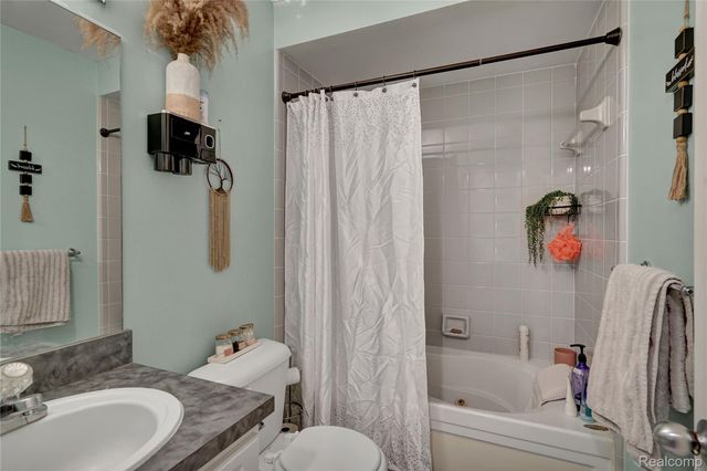 31197 Jaguar Drive, Chesterfield Township, MI 48047