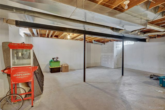 31197 Jaguar Drive, Chesterfield Township, MI 48047