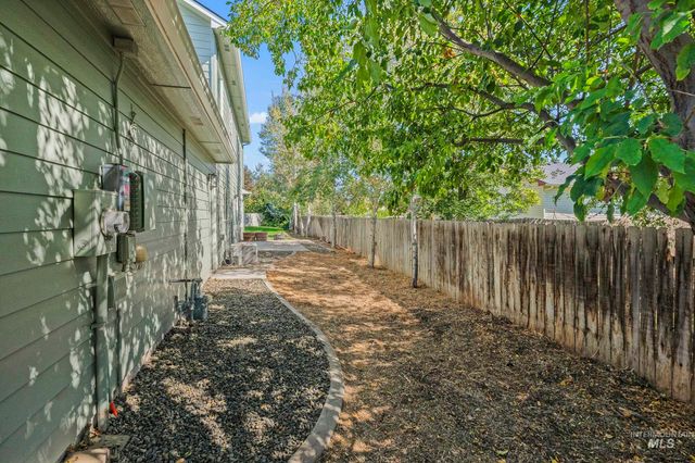 743 E Wild Lilac Ct, Kuna, ID 83634