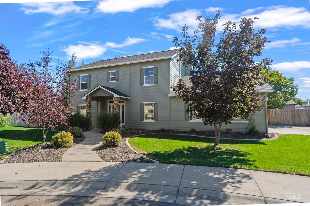 743 E Wild Lilac Ct, Kuna, ID 83634