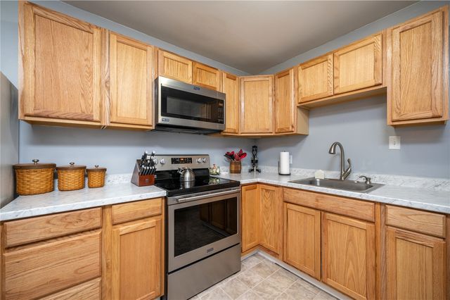 260 Boice Road NW, Cedar Rapids, IA 52405