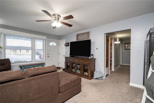 260 Boice Road NW, Cedar Rapids, IA 52405