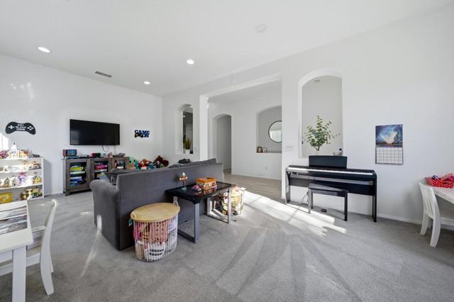 113 Francesca Court, Palm Desert, CA 92211