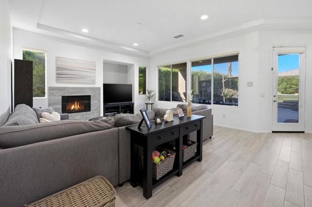 113 Francesca Court, Palm Desert, CA 92211