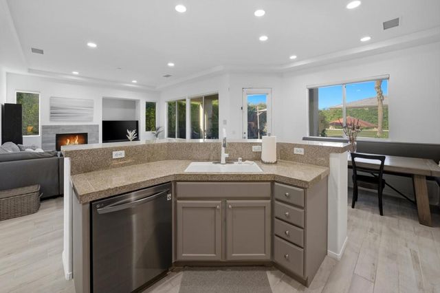 113 Francesca Court, Palm Desert, CA 92211