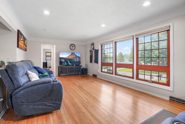 13808 Scott Street, Burnsville, MN 55337