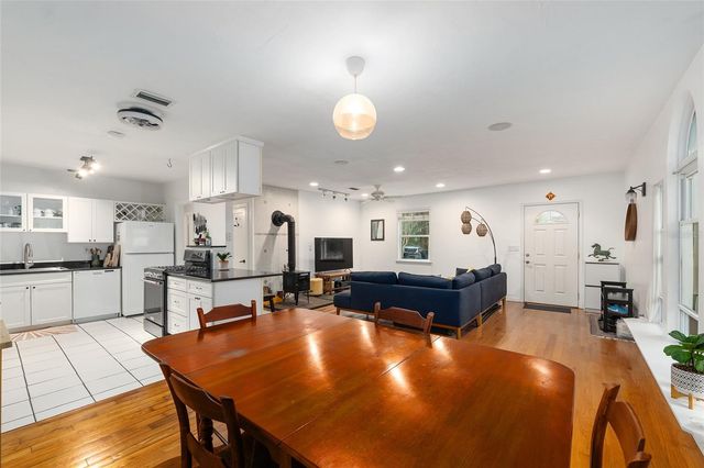 929 NE 7TH AVENUE, Gainesville, FL 32601