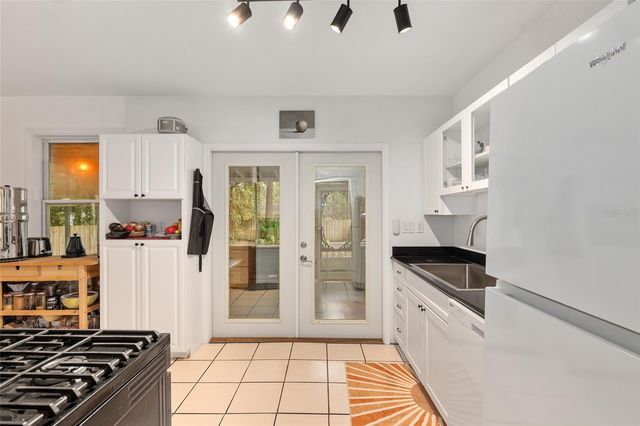 929 NE 7TH AVENUE, Gainesville, FL 32601