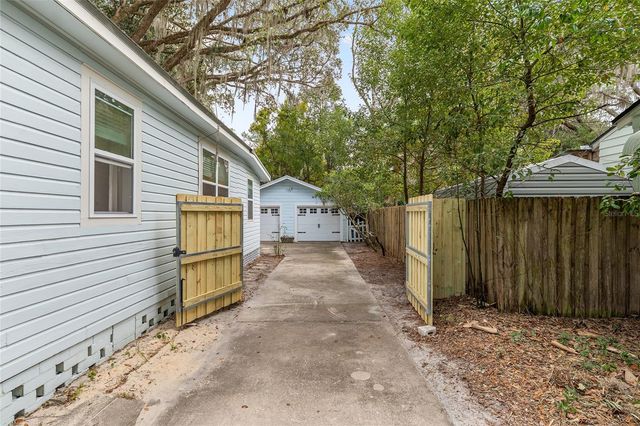 929 NE 7TH AVENUE, Gainesville, FL 32601