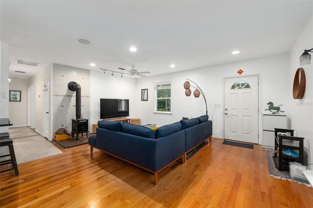 929 NE 7TH AVENUE, Gainesville, FL 32601