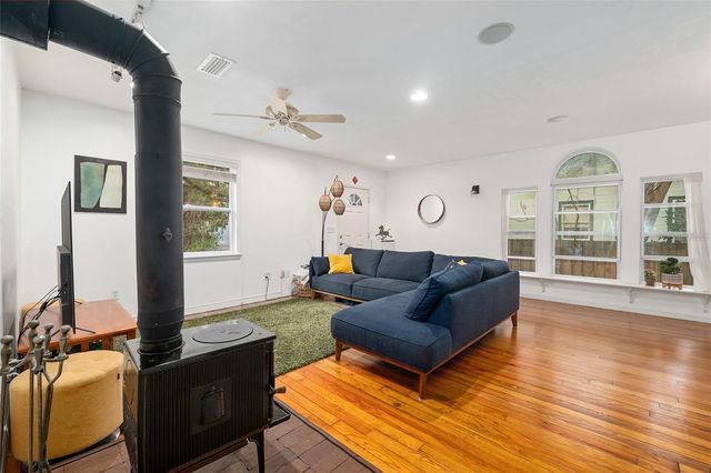 929 NE 7TH AVENUE, Gainesville, FL 32601