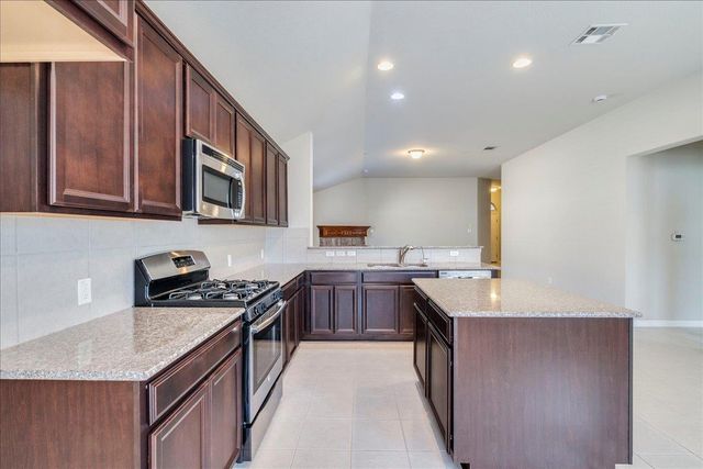 161 Mistflower LN, Kyle, TX 78640