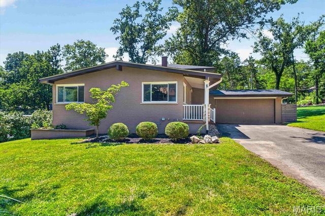 6 The Knolls Lane, Creve Coeur, MO 63141