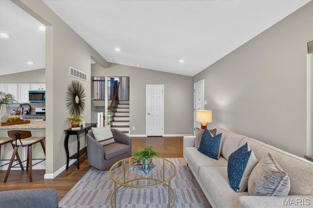 6 The Knolls Lane, Creve Coeur, MO 63141