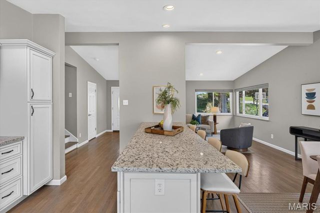6 The Knolls Lane, Creve Coeur, MO 63141
