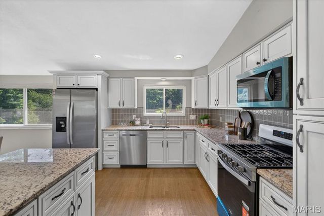 6 The Knolls Lane, Creve Coeur, MO 63141