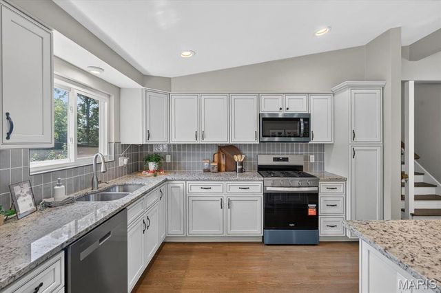 6 The Knolls Lane, Creve Coeur, MO 63141