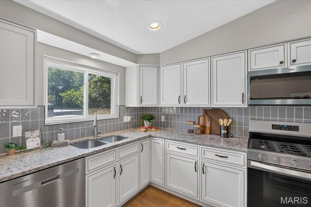 6 The Knolls Lane, Creve Coeur, MO 63141